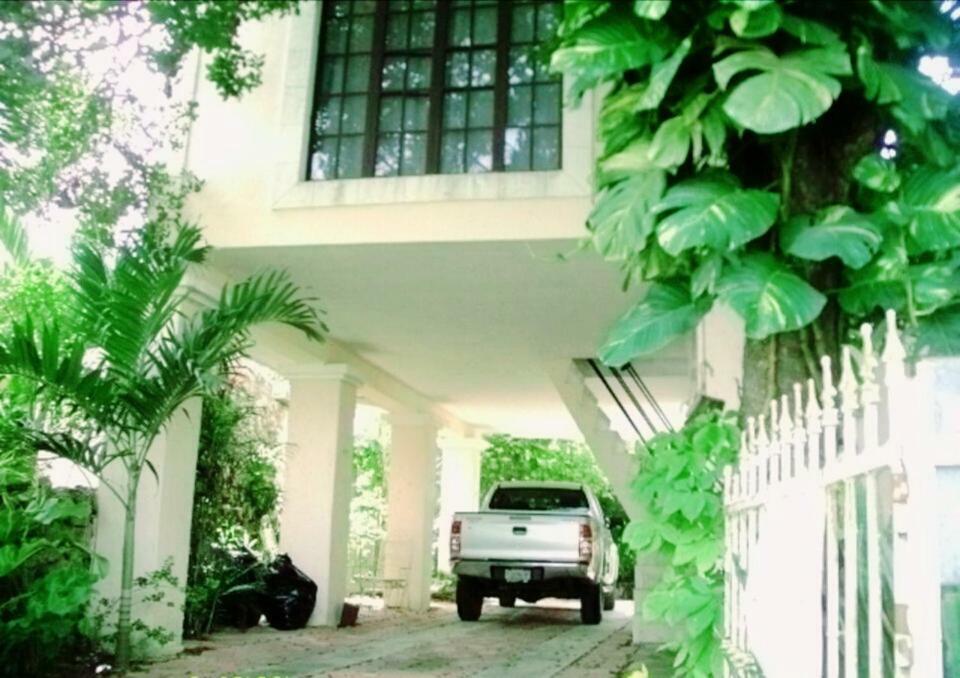 Hostal Y Camping Villa Mercedes Tizimin Bagian luar foto